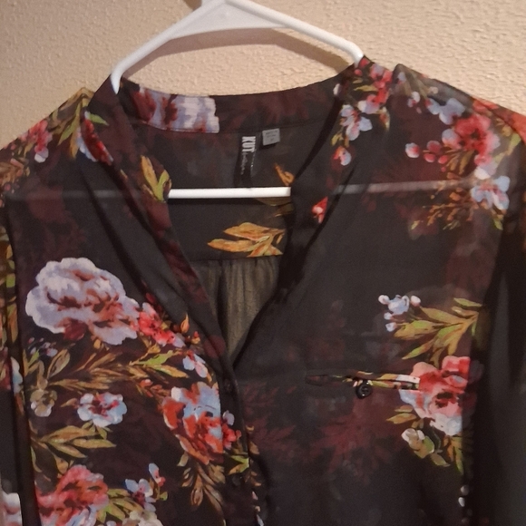 Kut From The Kloth Blouse Black Floral Sheer Faux Wrap Roll Sleeves M - Picture 3 of 6
